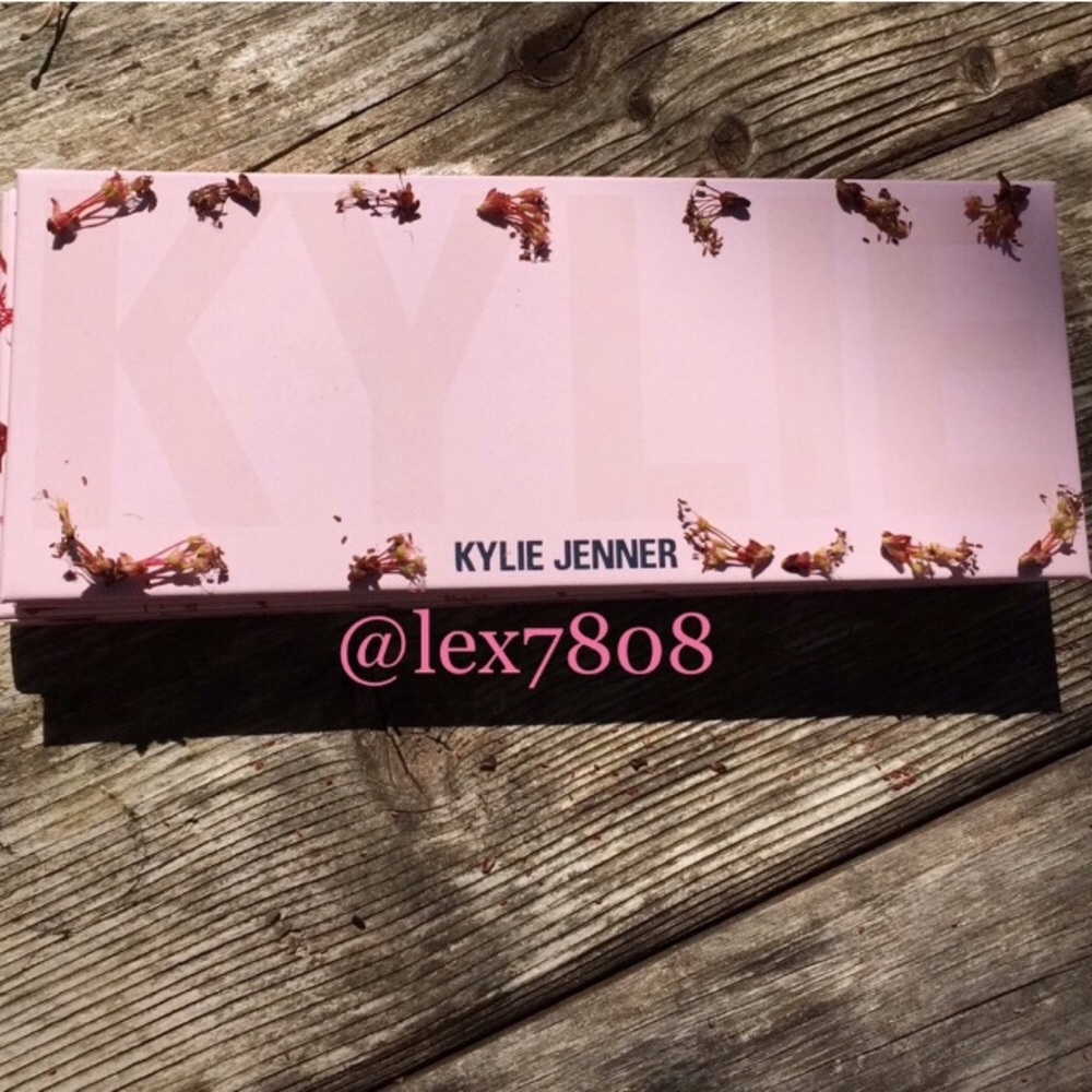 ‼️SOLD‼️Kylie Cosmetics Valentine palette 2019